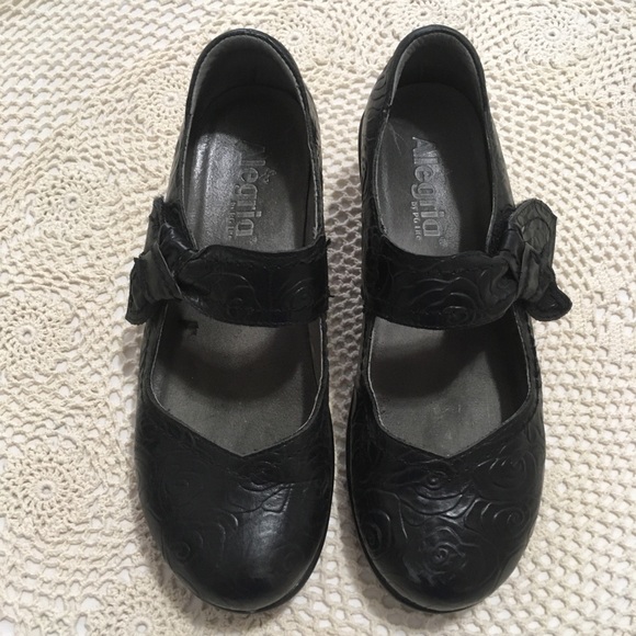 Algeria by PG Lite Black Flower Pattern Clog Shoes - Picture 2 of 8